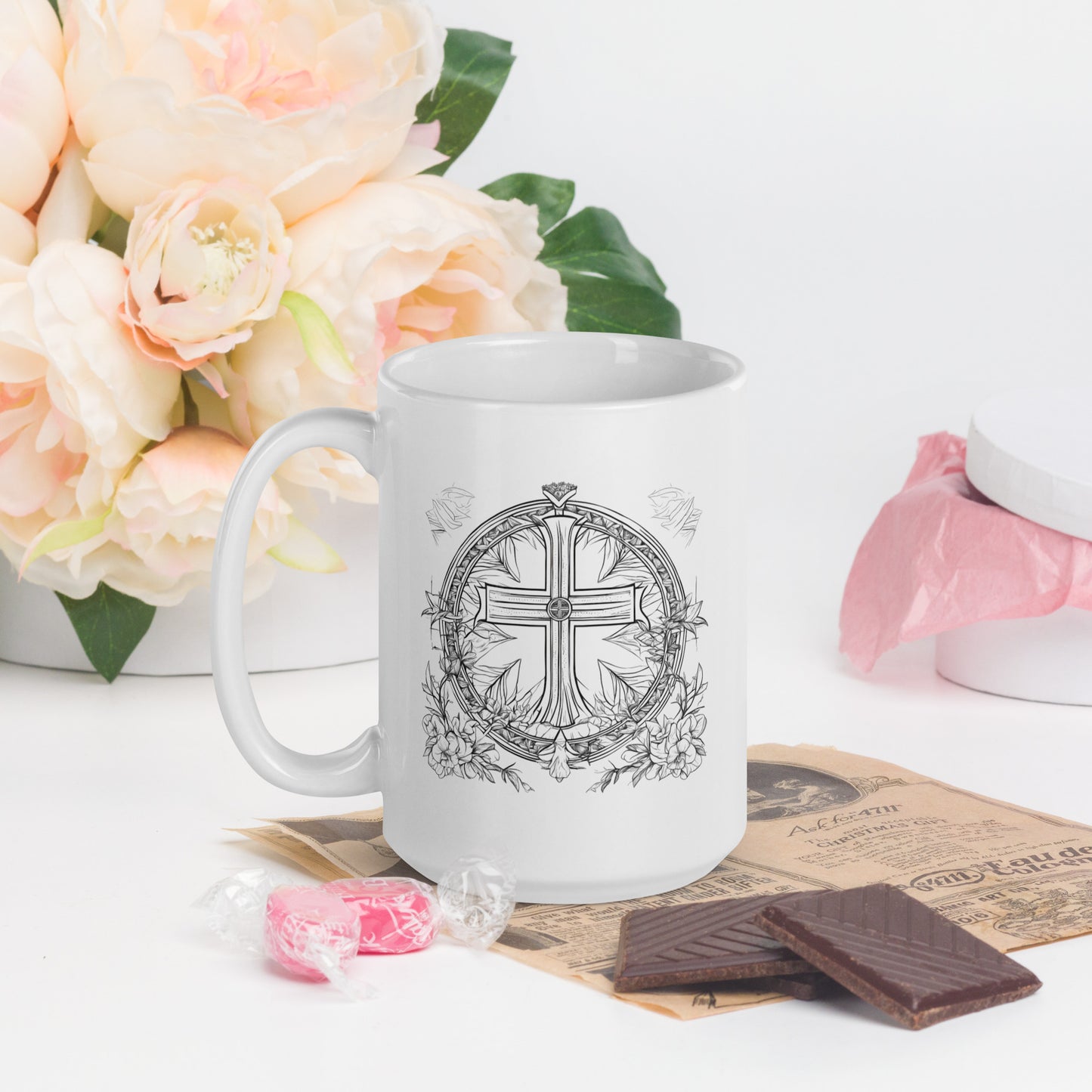 Tasse weiß glänzend Kreuz & Blumen im Kranz